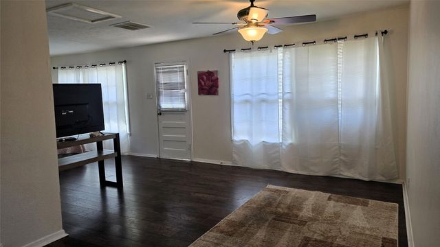 1312 W Park Row Drive, Arlington, TX 76013