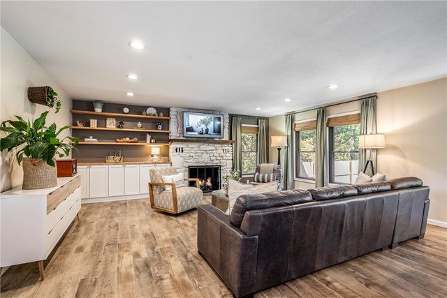 1 Penzance Drive, Bella Vista, AR 72714