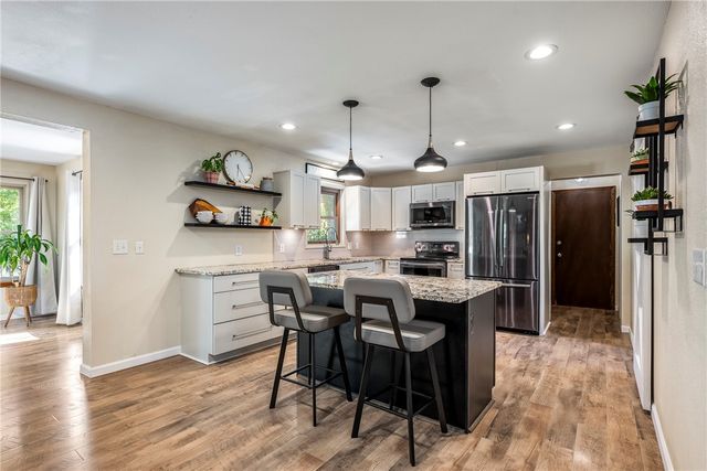 1 Penzance Drive, Bella Vista, AR 72714