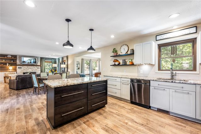 1 Penzance Drive, Bella Vista, AR 72714