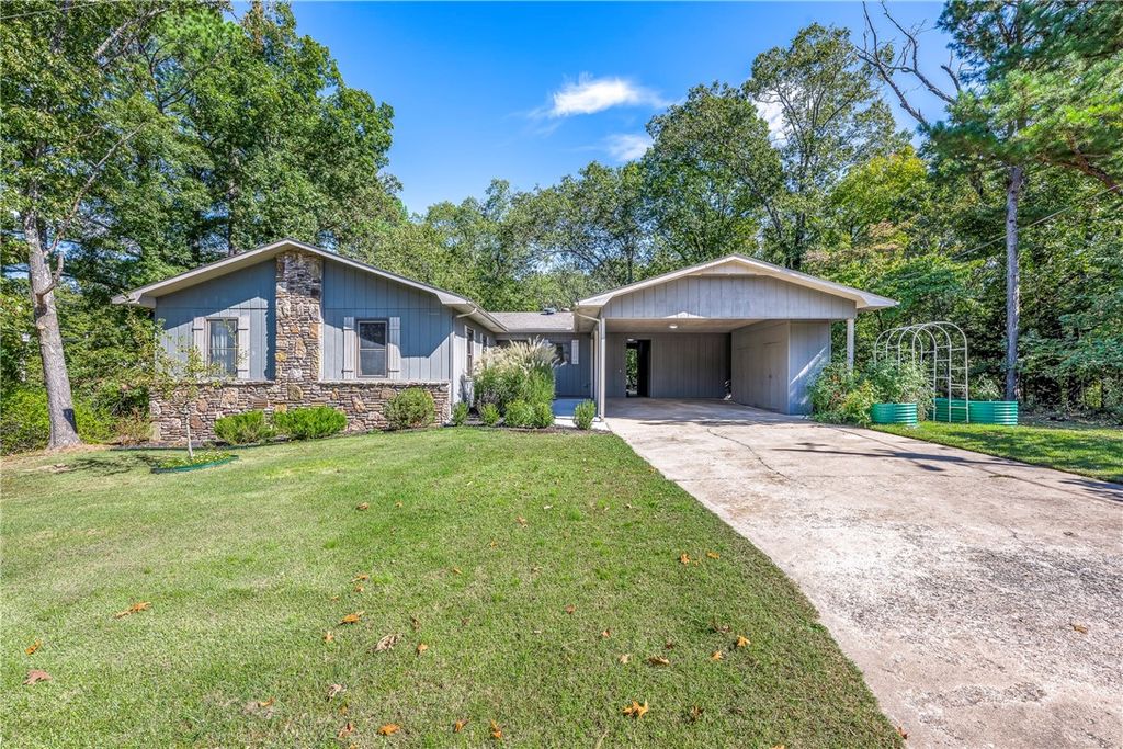 1 Penzance Drive, Bella Vista, AR 72714