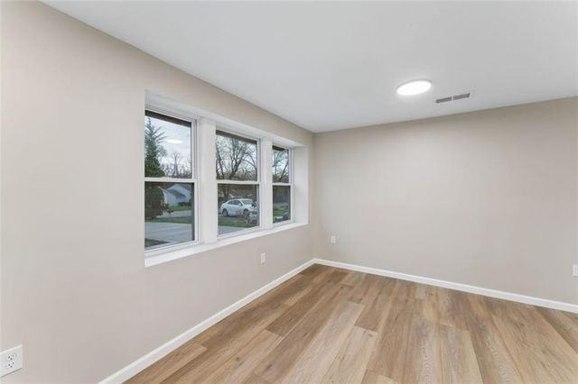 217 W 83rd Terrace, Kansas City, MO 64114