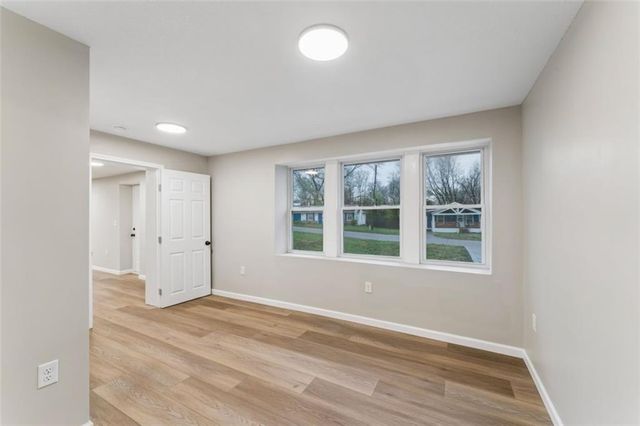 217 W 83rd Terrace, Kansas City, MO 64114