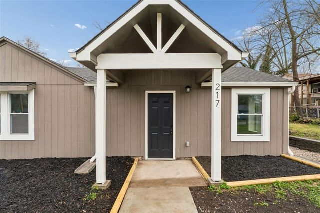 217 W 83rd Terrace, Kansas City, MO 64114