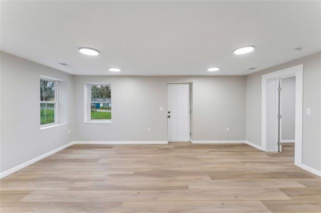 217 W 83rd Terrace, Kansas City, MO 64114