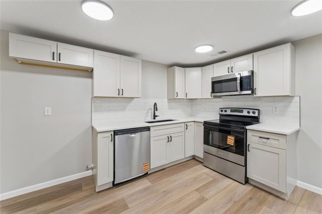 217 W 83rd Terrace, Kansas City, MO 64114