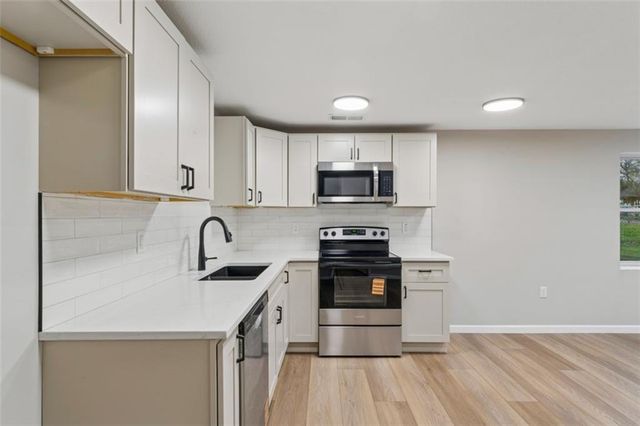 217 W 83rd Terrace, Kansas City, MO 64114