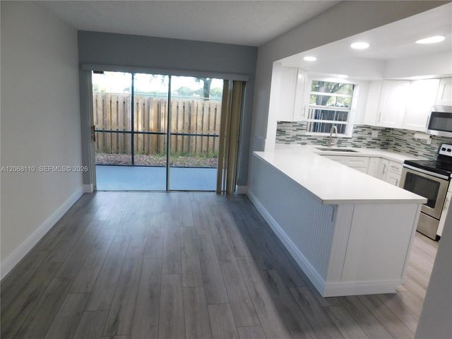 12164 SW 52nd Place, Cooper City, FL 33330