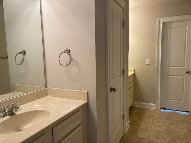 1011 Virginia Oak Lane, Lawrenceville, GA 30045