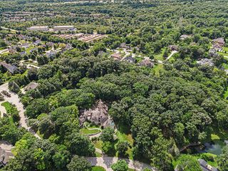 9000 County Line Road, Burr Ridge, IL 60527