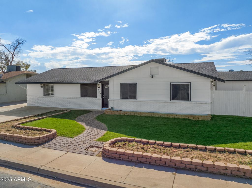 742 S LOS ALAMOS Street, Mesa, AZ 85204