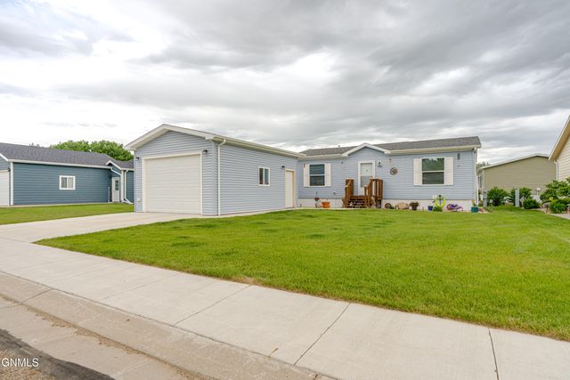 1504 Deerfield Road SE, Mandan, ND 58554 property photo