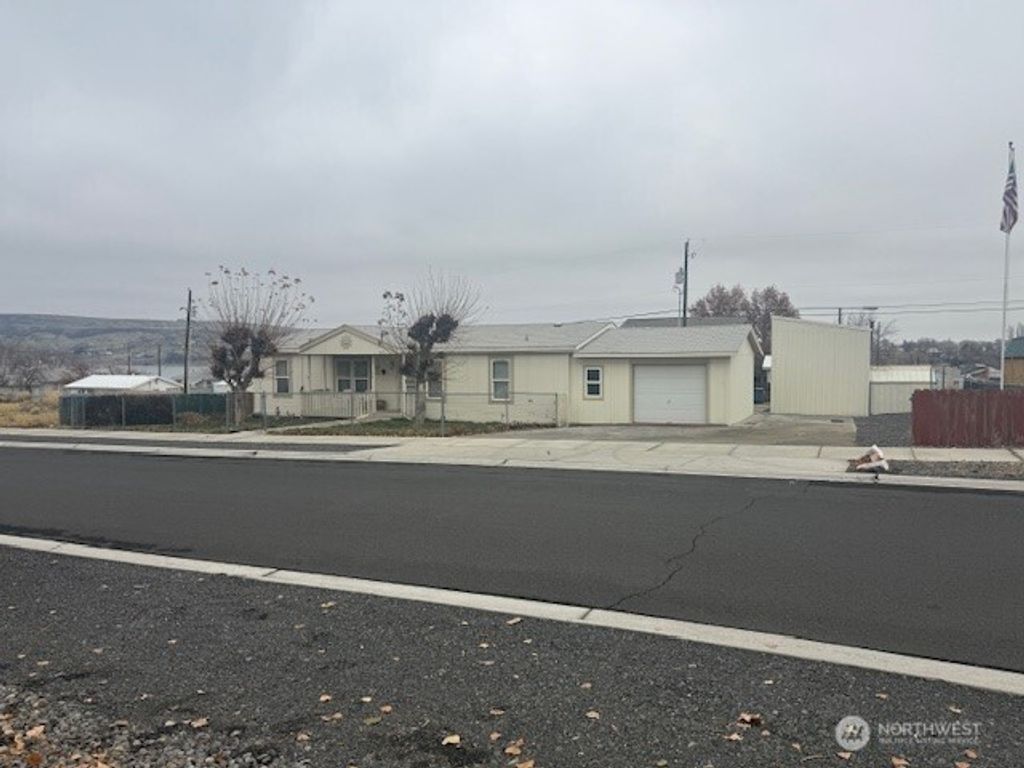 34 N Ginko Street, Soap Lake, WA 98851