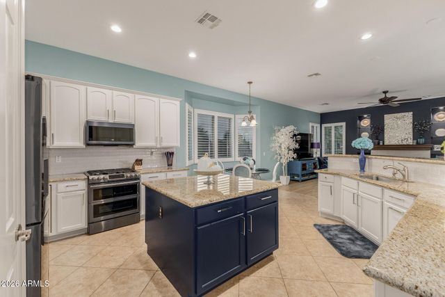 18375 W SUMMERHAVEN Drive, Goodyear, AZ 85338