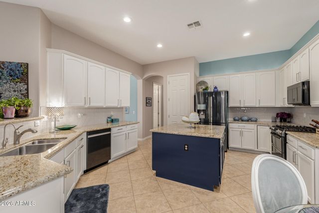 18375 W SUMMERHAVEN Drive, Goodyear, AZ 85338