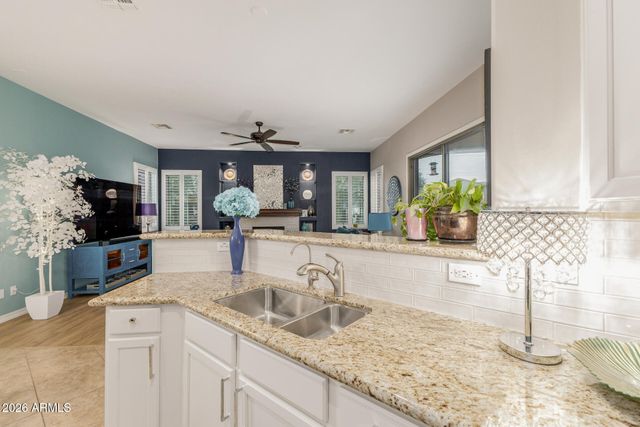 18375 W SUMMERHAVEN Drive, Goodyear, AZ 85338