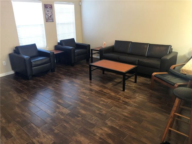 406 B Poplar Street, College Station, TX 77840