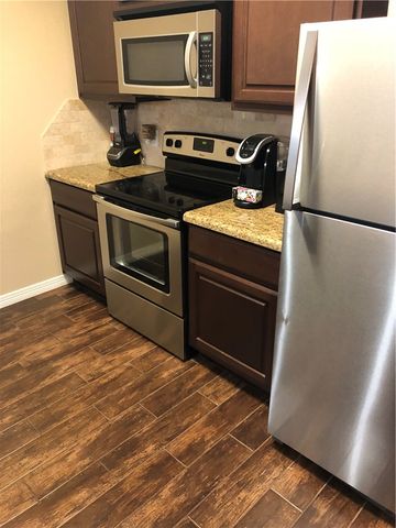 406 B Poplar Street, College Station, TX 77840