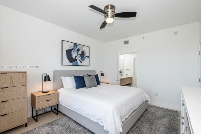 1082 W 79th St 25, Hialeah, FL 33014