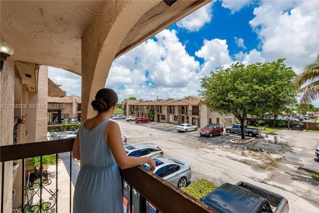 1082 W 79th St 25, Hialeah, FL 33014