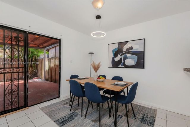 1082 W 79th St 25, Hialeah, FL 33014