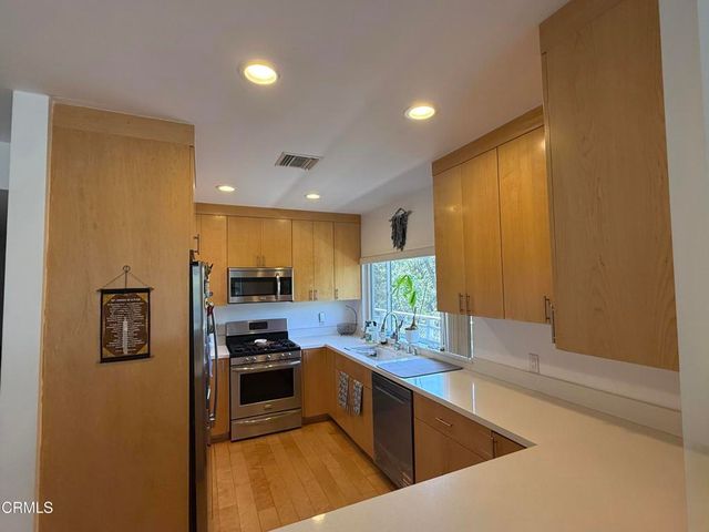 2040 Hilldale Drive, La Canada Flintridge, CA 91011