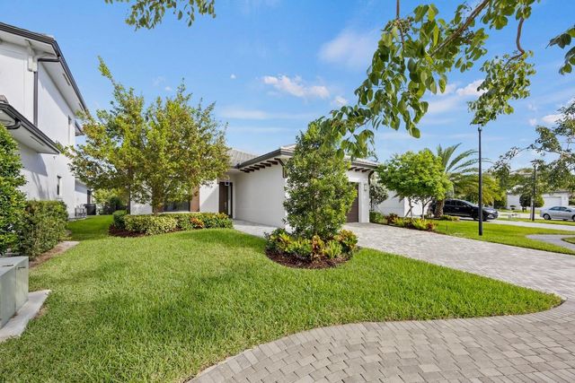 3069 Bellflower Cir, West Palm Beach, FL 33401