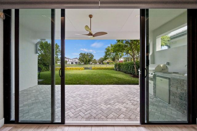 3069 Bellflower Cir, West Palm Beach, FL 33401