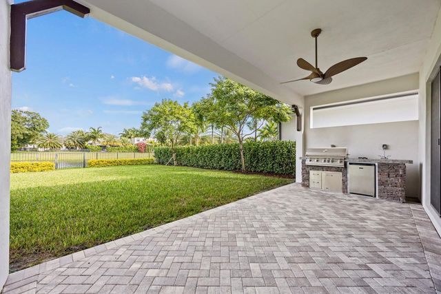 3069 Bellflower Cir, West Palm Beach, FL 33401