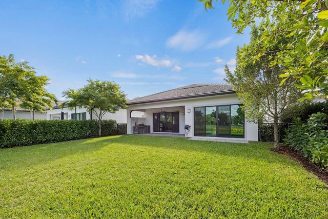 3069 Bellflower Cir, West Palm Beach, FL 33401