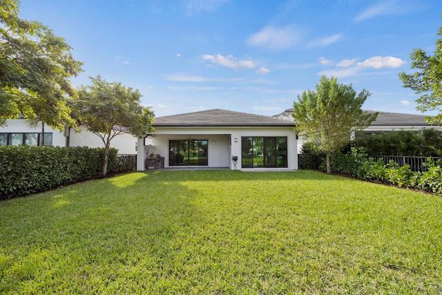 3069 Bellflower Cir, West Palm Beach, FL 33401