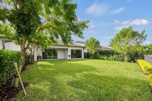 3069 Bellflower Cir, West Palm Beach, FL 33401