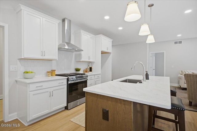 14 Wellington Court, Clifton Park, NY 12065