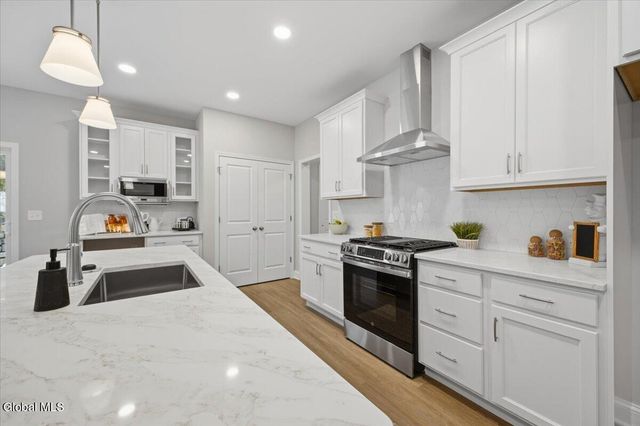 14 Wellington Court, Clifton Park, NY 12065