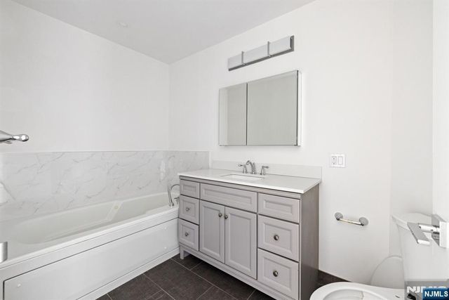 100 Carlyle 9DS, Cliffside Park, NJ 07010