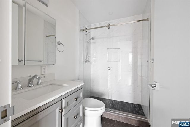 100 Carlyle 9DS, Cliffside Park, NJ 07010