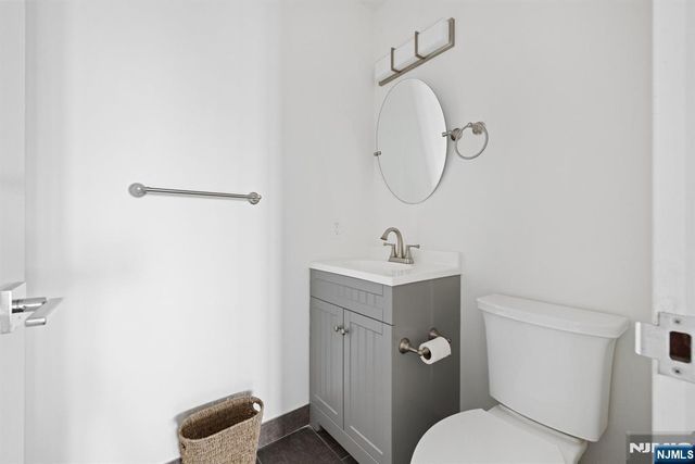 100 Carlyle 9DS, Cliffside Park, NJ 07010