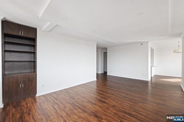 100 Carlyle 9DS, Cliffside Park, NJ 07010