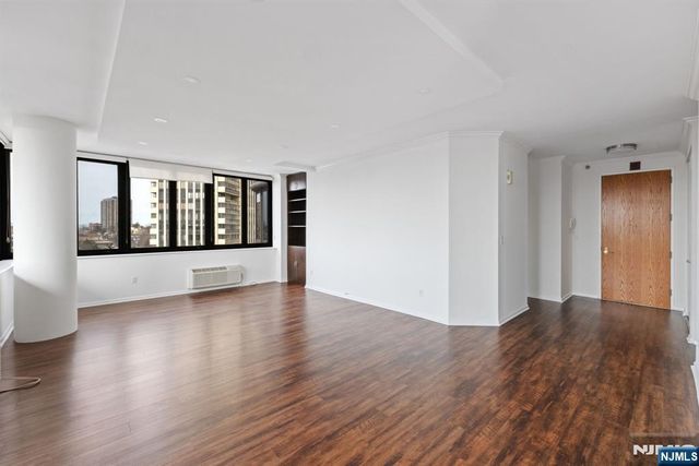 100 Carlyle 9DS, Cliffside Park, NJ 07010