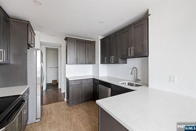 100 Carlyle 9DS, Cliffside Park, NJ 07010