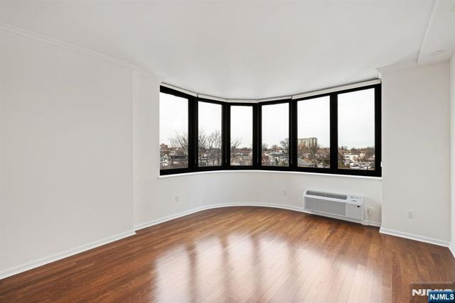 100 Carlyle 9DS, Cliffside Park, NJ 07010