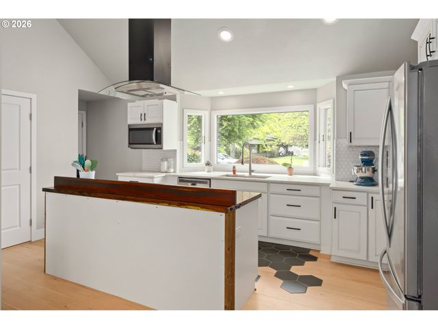 2742 WINGATE St, Eugene, OR 97408