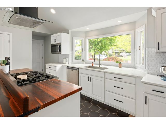 2742 WINGATE St, Eugene, OR 97408