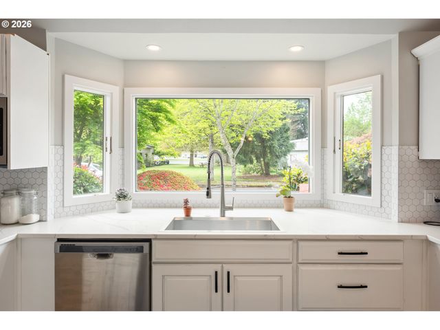 2742 WINGATE St, Eugene, OR 97408