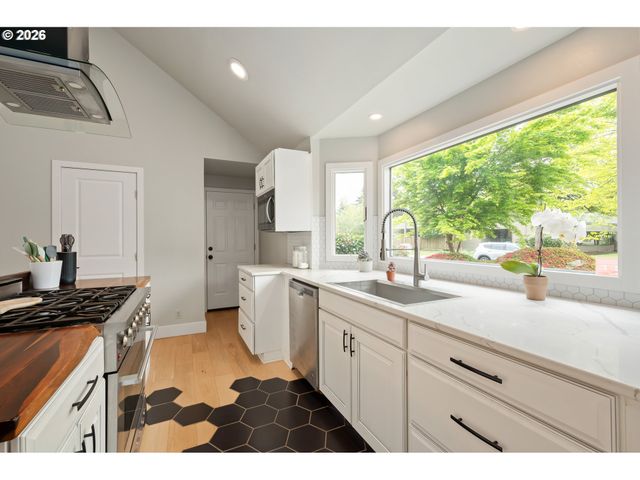 2742 WINGATE St, Eugene, OR 97408