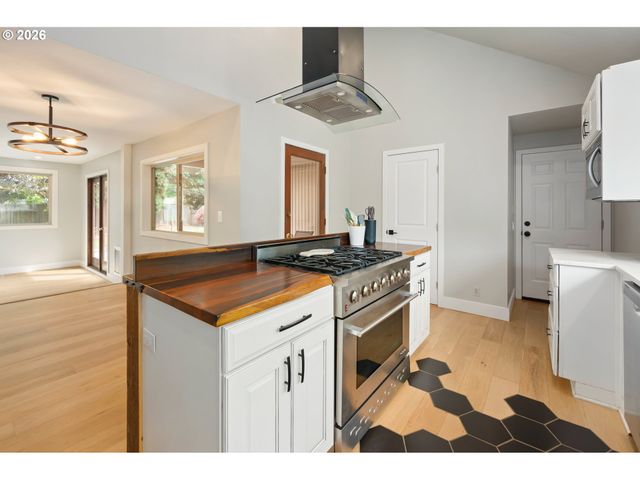 2742 WINGATE St, Eugene, OR 97408