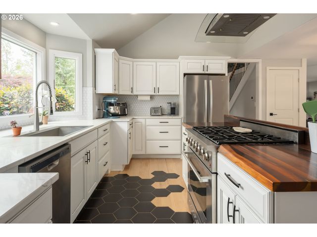 2742 WINGATE St, Eugene, OR 97408