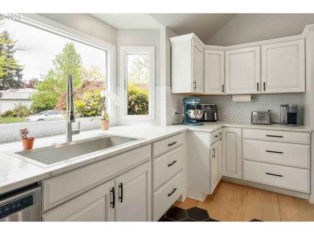 2742 WINGATE St, Eugene, OR 97408