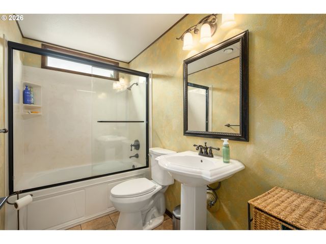 2742 WINGATE St, Eugene, OR 97408
