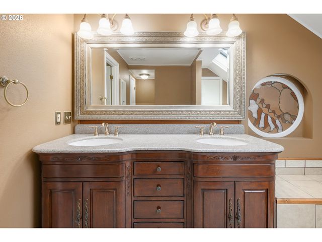 2742 WINGATE St, Eugene, OR 97408